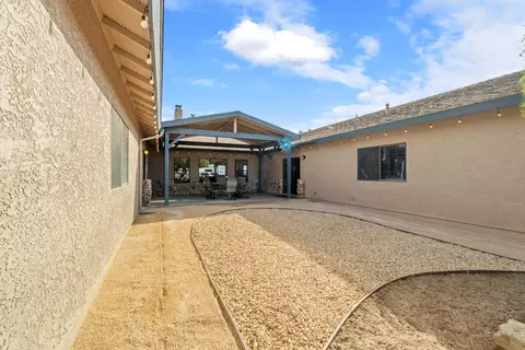 Exterior - 6535 Juniper Crest Rd, Agua Dulce, CA 91390 photo 2 of 18