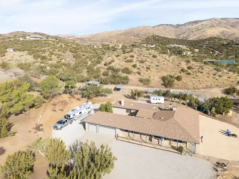 View/Area - 6535 Juniper Crest Rd, Agua Dulce, CA 91390 photo 5 of 8