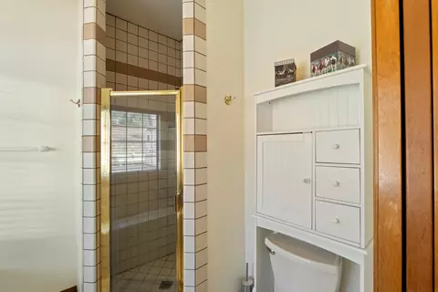 Bath - 6535 Juniper Crest Rd, Agua Dulce, CA 91390 photo 2 of 4