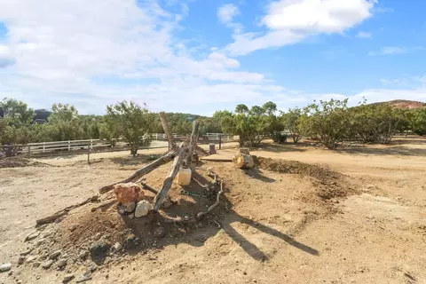 Exterior - 6535 Juniper Crest Rd, Agua Dulce, CA 91390 photo 17 of 18