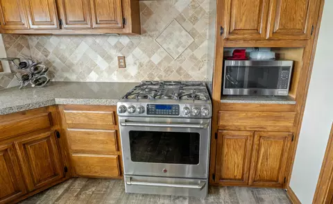 Kitchen - 6535 Juniper Crest Rd, Agua Dulce, CA 91390 photo 3 of 3