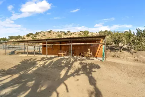 Exterior - 6535 Juniper Crest Rd, Agua Dulce, CA 91390 photo 8 of 18