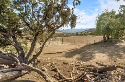Exterior - 6535 Juniper Crest Rd, Agua Dulce, CA 91390 photo 12 of 18