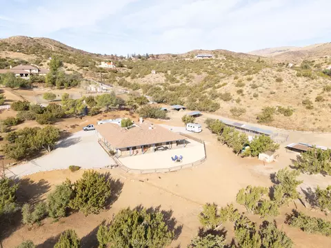View/Area - 6535 Juniper Crest Rd, Agua Dulce, CA 91390 photo 3 of 8