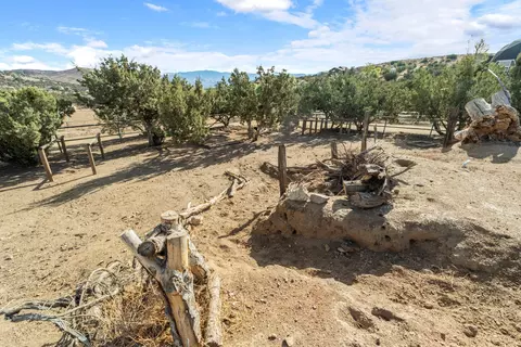 Exterior - 6535 Juniper Crest Rd, Agua Dulce, CA 91390 photo 16 of 18