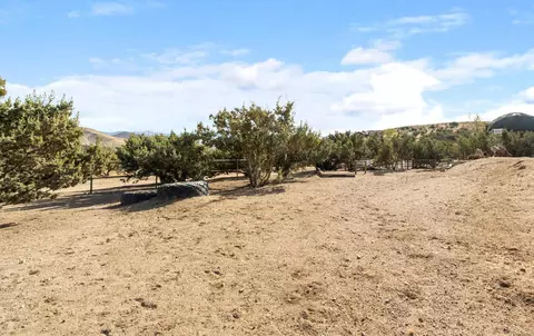 Exterior - 6535 Juniper Crest Rd, Agua Dulce, CA 91390 photo 15 of 18