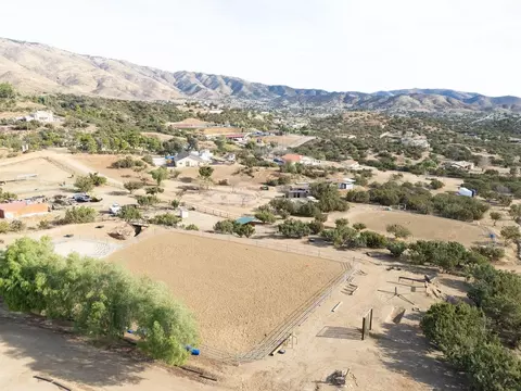 View/Area - 6535 Juniper Crest Rd, Agua Dulce, CA 91390 photo 1 of 8