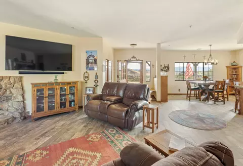 Living - 6535 Juniper Crest Rd, Agua Dulce, CA 91390 photo 1 of 4