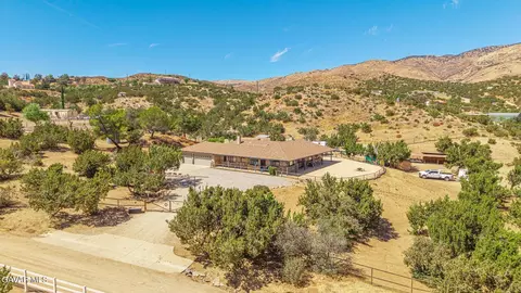 View/Area - 6535 Juniper Crest Rd, Agua Dulce, CA 91390 photo 1 of 9