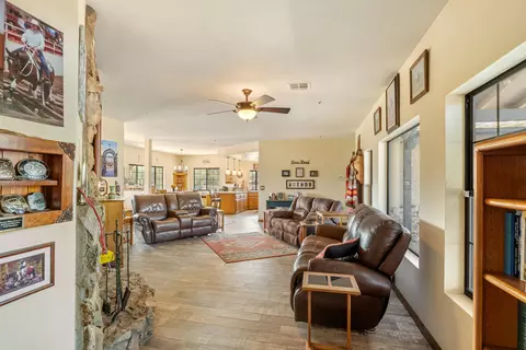Living - 6535 Juniper Crest Rd, Agua Dulce, CA 91390 photo 4 of 4
