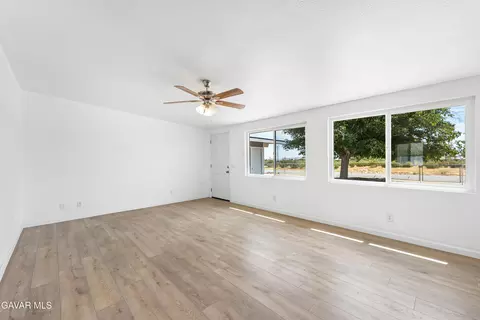 26111 Morongo Dr, Mojave, CA 93501 photo 9