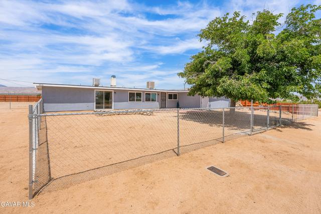 26111 Morongo Dr, Mojave, CA 93501