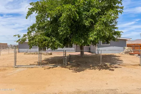 26111 Morongo Dr, Mojave, CA 93501 photo 2