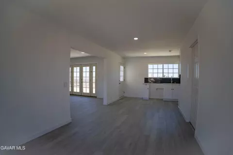 Living - 31300 233rd St, Llano, CA 93544 photo 4 of 8
