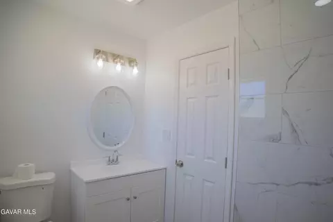 Bath - 31300 233rd St, Llano, CA 93544 photo 7 of 11