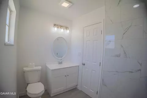Bath - 31300 233rd St, Llano, CA 93544 photo 8 of 11
