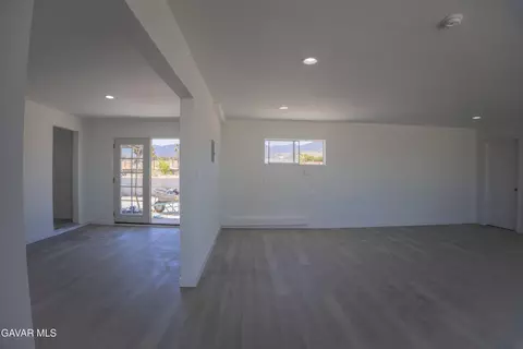 Living - 31300 233rd St, Llano, CA 93544 photo 5 of 8