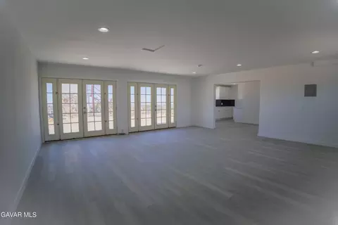 Living - 31300 233rd St, Llano, CA 93544 photo 6 of 8