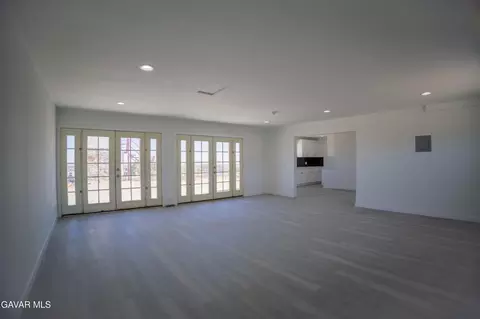 Living - 31300 233rd St, Llano, CA 93544 photo 7 of 8