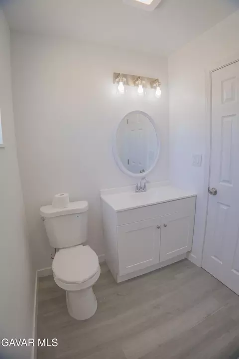 Bath - 31300 233rd St, Llano, CA 93544 photo 10 of 11