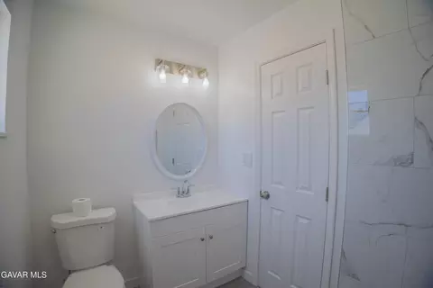Bath - 31300 233rd St, Llano, CA 93544 photo 2 of 11