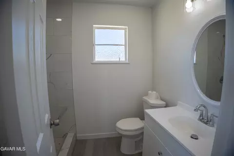 Bath - 31300 233rd St, Llano, CA 93544 photo 5 of 11