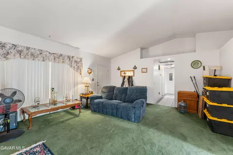 Living - 40105 Ronar St, Lake Los Angeles, CA 93591 photo 3 of 3