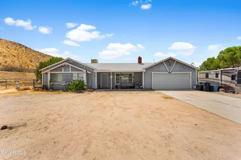 Exterior - 40105 Ronar St, Lake Los Angeles, CA 93591 photo 1 of 8