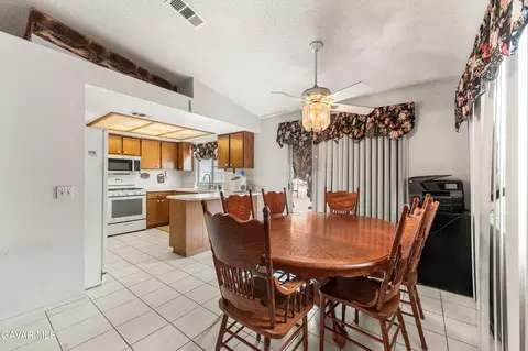 Dining - 40105 Ronar St, Lake Los Angeles, CA 93591 photo 3 of 3