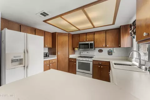 Kitchen - 40105 Ronar St, Lake Los Angeles, CA 93591 photo 2 of 4