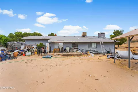 Exterior - 40105 Ronar St, Lake Los Angeles, CA 93591 photo 4 of 8
