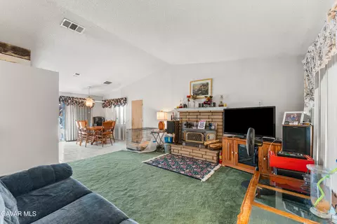 Living - 40105 Ronar St, Lake Los Angeles, CA 93591 photo 1 of 3