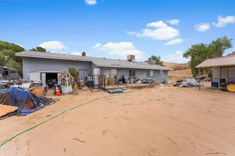 Exterior - 40105 Ronar St, Lake Los Angeles, CA 93591 photo 3 of 8