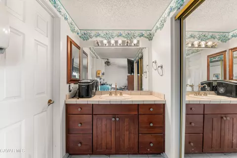 Bath - 40105 Ronar St, Lake Los Angeles, CA 93591 photo 1 of 1