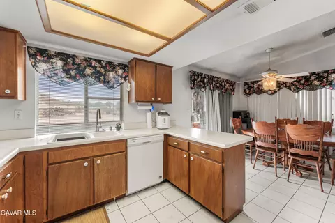 Kitchen - 40105 Ronar St, Lake Los Angeles, CA 93591 photo 3 of 4