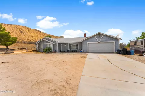 40105 Ronar St, Lake Los Angeles, CA 93591