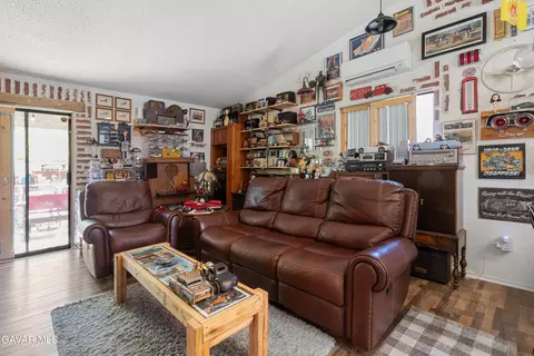 Living - 14324 Lear St, Mojave, CA 93501 photo 1 of 2