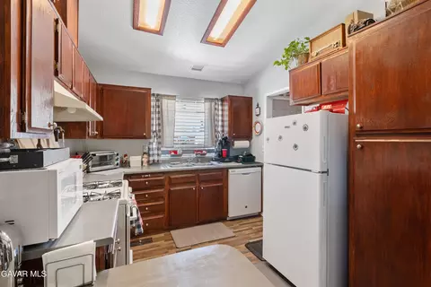 Kitchen - 14324 Lear St, Mojave, CA 93501 photo 2 of 3