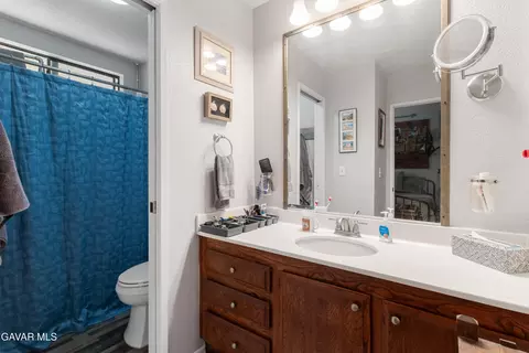 Bath - 14324 Lear St, Mojave, CA 93501 photo 1 of 2