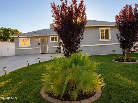 44363 3rd St, Lancaster, CA 93535 photo 2