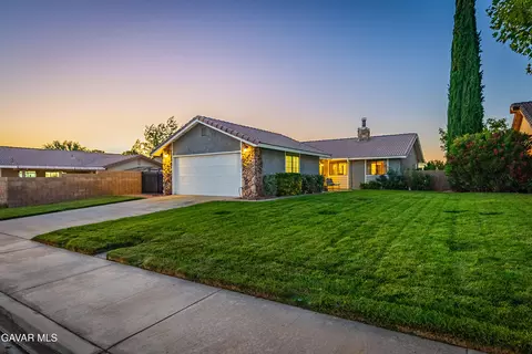 2115 W Avenue K-14, Lancaster, CA 93536