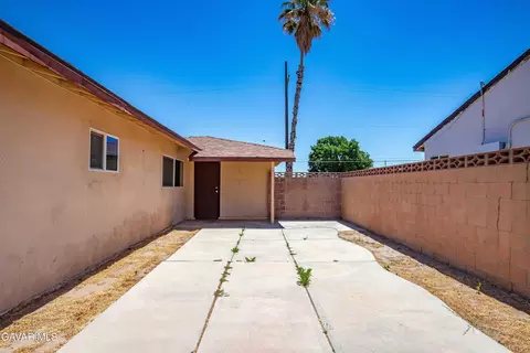 Exterior - 44841 5th St, Lancaster, CA 93535 photo 7 of 7