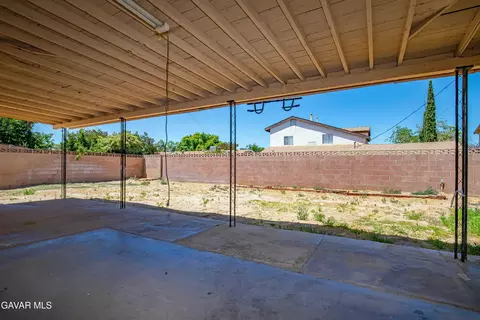 Exterior - 44841 5th St, Lancaster, CA 93535 photo 3 of 7