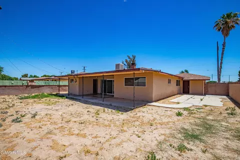 Exterior - 44841 5th St, Lancaster, CA 93535 photo 5 of 7