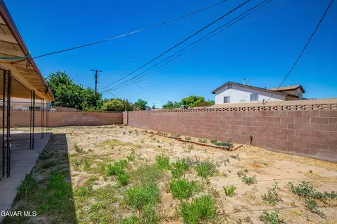 Exterior - 44841 5th St, Lancaster, CA 93535 photo 4 of 7