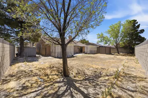 Exterior - 44245 63rd St, Lancaster, CA 93536 photo 8 of 11