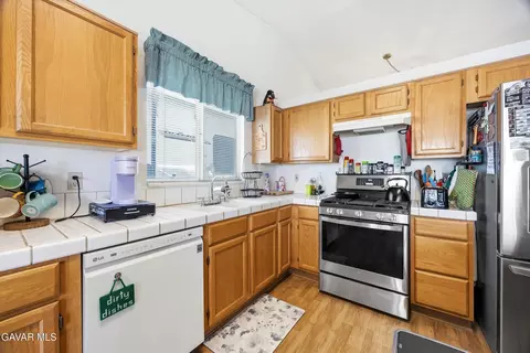 Kitchen - 44245 63rd St, Lancaster, CA 93536 photo 3 of 4