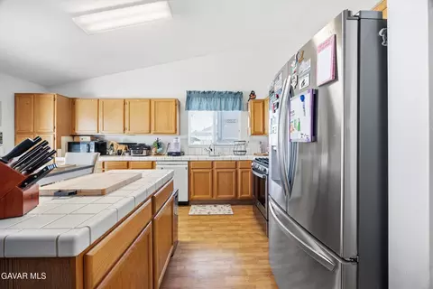 Kitchen - 44245 63rd St, Lancaster, CA 93536 photo 4 of 4