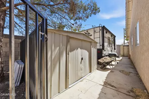 Exterior - 44245 63rd St, Lancaster, CA 93536 photo 9 of 11