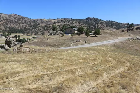 Assault Drive, Tehachapi, CA 93561 photo 8